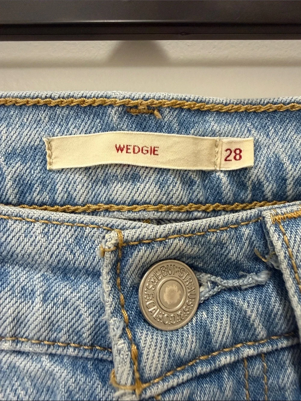 High-Rise Light Blue Women's Jeans — Straight Crop